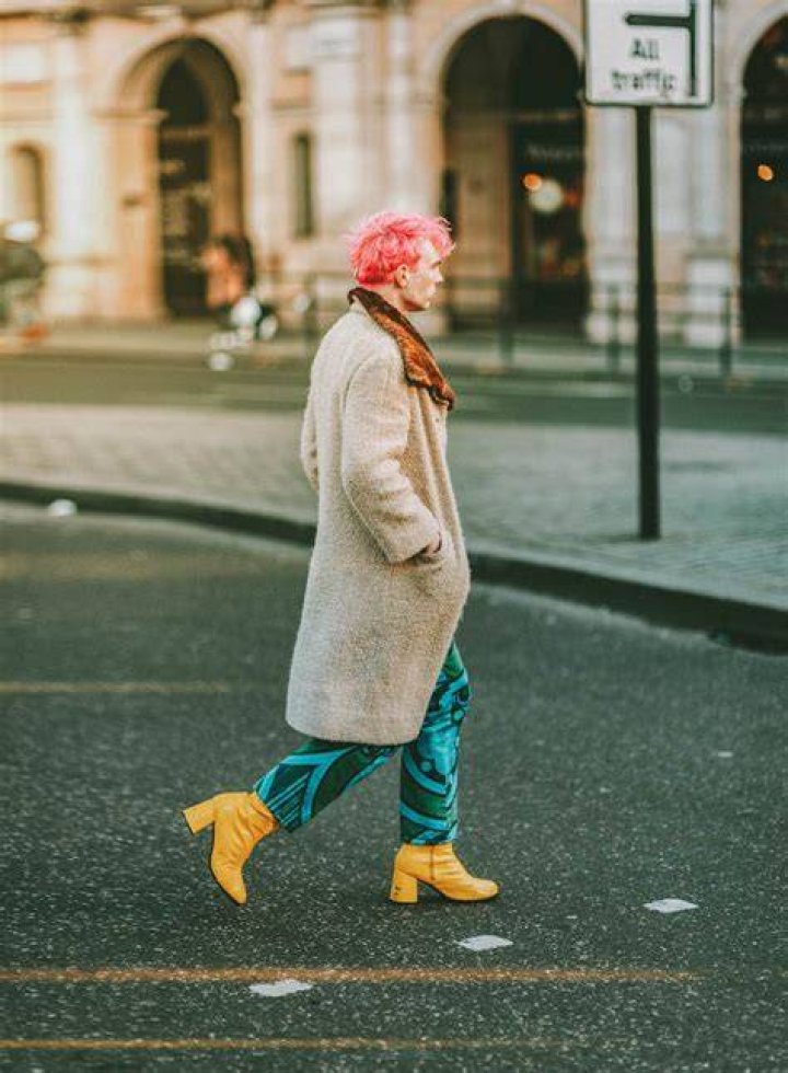 Candid street photography fashion legwear