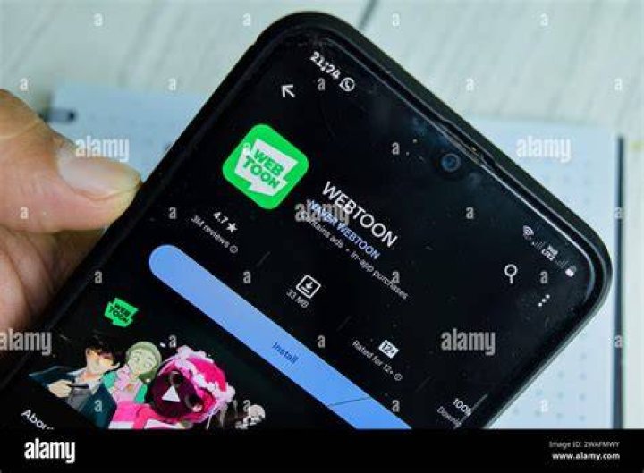 Reading webtoon on desktop computer browser